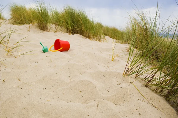 Kumlu plaj oyuncakları — Stok fotoğraf