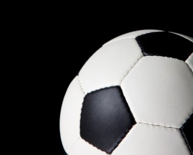 siyah zemin futbol topu