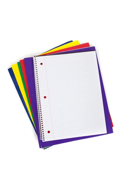 Carpetas de la escuela con un cuaderno en blanco sobre un fondo blanco — Foto de Stock