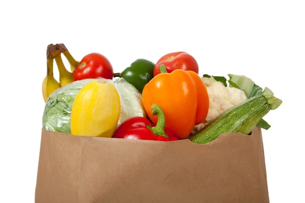 Saco lleno de verduras sobre un fondo blanco — Foto de Stock