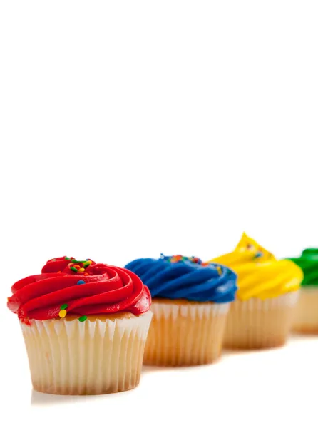 Verschiedene Cupcakes auf weißem Hintergrund — Stockfoto