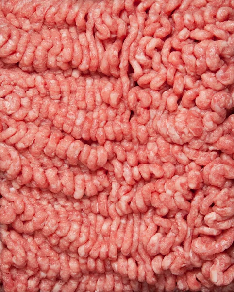 Ziemi hamburger mięso na białym tle — Zdjęcie stockowe