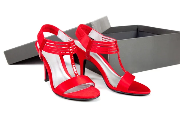Sexy, zapatos de vestir rojos sobre un fondo blanco —  Fotos de Stock