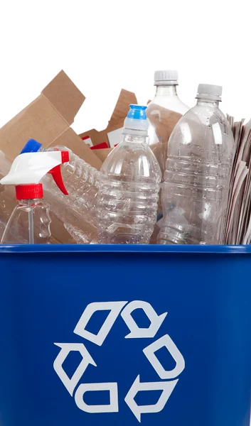 Recyclingbehälter auf weißem Hintergrund — Stockfoto