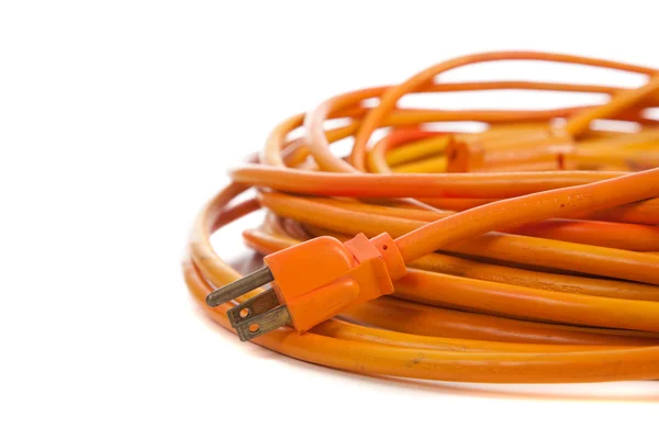 Oranžové prodlužovací kabel na bílém pozadí — Stock fotografie