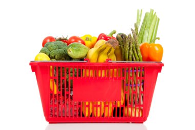 sebzeli kırmızı bir alışveriş sepeti