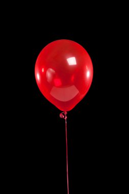 siyah üzerine kırmızı parti balon