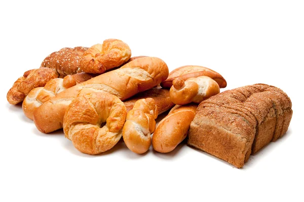 Verschiedene Brotsorten auf weißem Hintergrund — Stockfoto