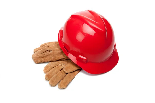Rote Mütze und lederne Arbeitshandschuhe auf weißem Grund — Stockfoto