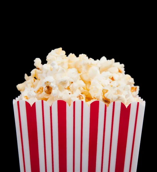 Popcorn kontejner na černém pozadí — Stock fotografie