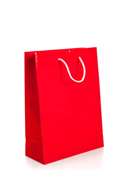 Beyaz üzerine kırmızı alışveriş çantası — Stok fotoğraf