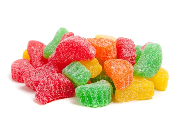 Rozmanité rainbow žvýkací bonbony na bílém pozadí — Stock fotografie