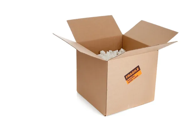 Kahverengi karton, oluklu hareketli kutusu beyaz — Stok fotoğraf