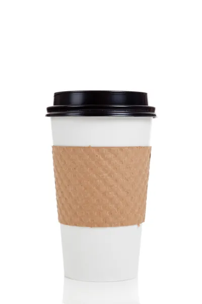 Ряд бумажных кофейных чашек на белом — стоковое фото