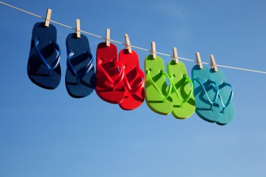 Beyaz Mavi gökyüzü karşı satır