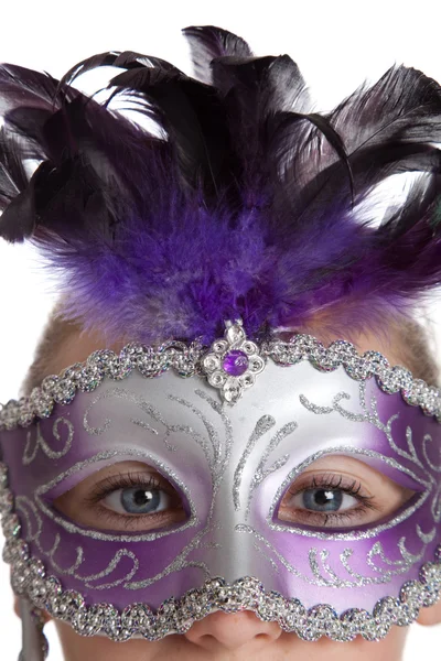 Meisje in een paarse mardi gras mask — Stockfoto