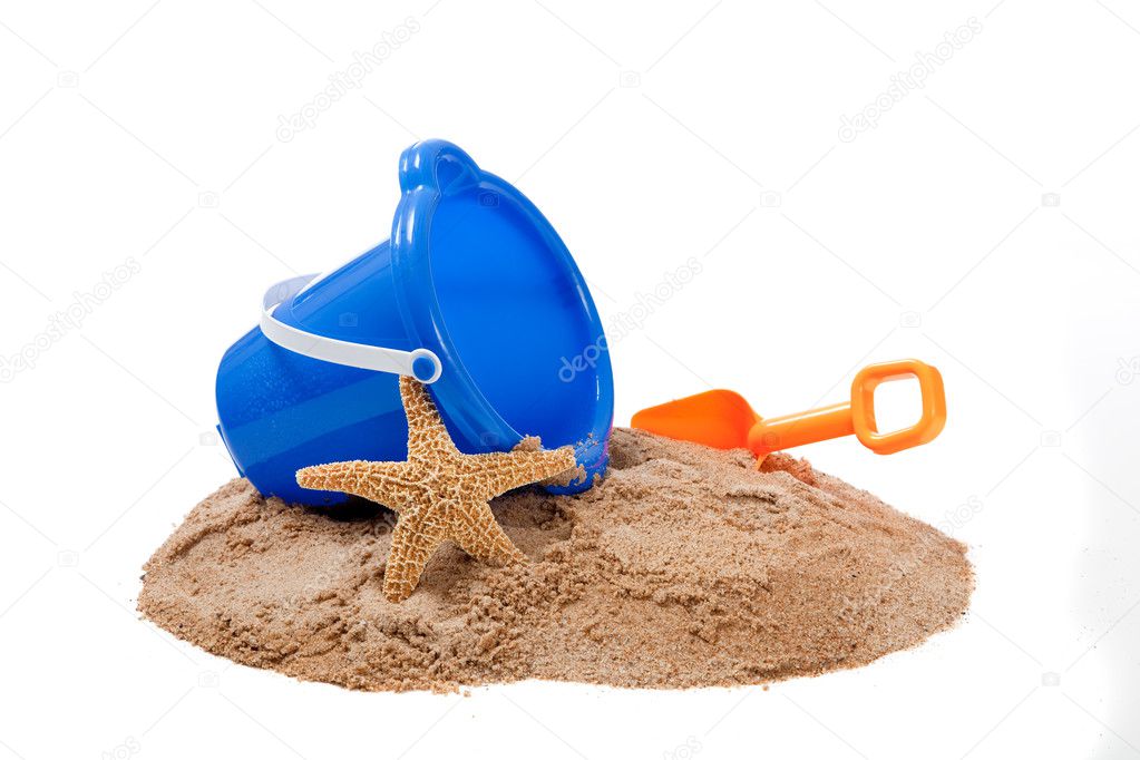 Bucket on a beach with a shovel and starfish