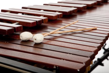ahşap marimba ve mallots arka plan