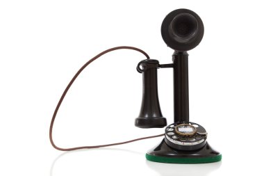 beyaz zemin üzerinde bir vintage şamdan telefon