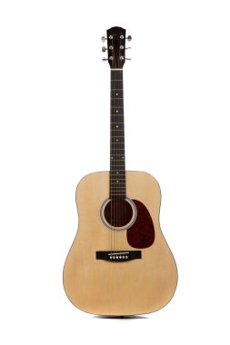Beyaz arkaplanda akustik gitar