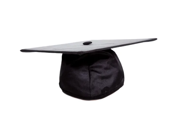 Una gorra de graduación negra en blanco — Foto de Stock