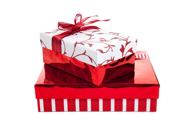 Stapel van rode en witte verpakt Kerstcadeaus — Stockfoto