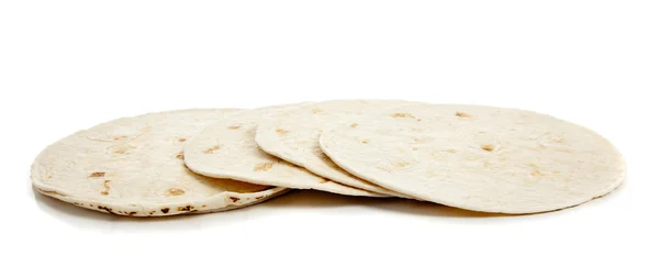 Mehl tortillas auf weiß — Stockfoto
