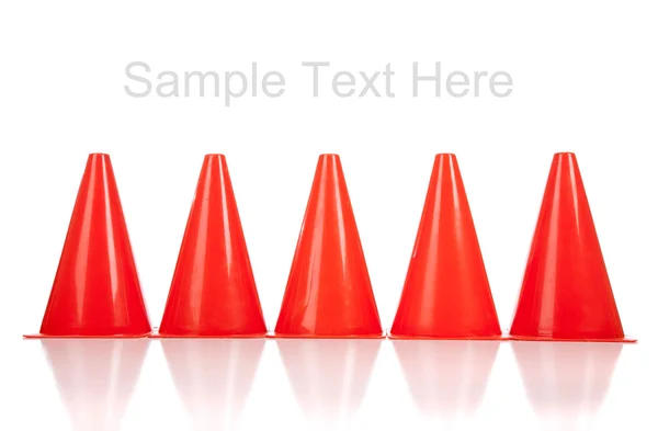 Cones de segurança laranja no branco — Fotografia de Stock