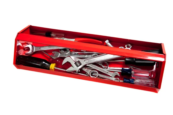 Червона металева коробка інструментів з інструментами на білому — стокове фото