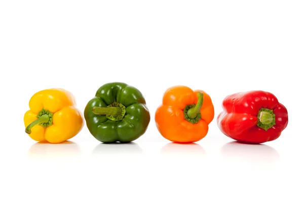 Ανάμικτες πιπεριές σε λευκό — Φωτογραφία Αρχείου