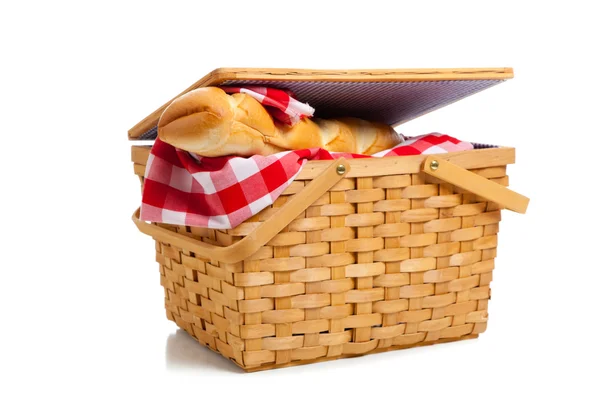 Wicker picnic basket with bread on white — Stock Photo, Image