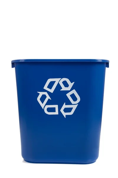 Lata de reciclagem azul no branco — Fotografia de Stock