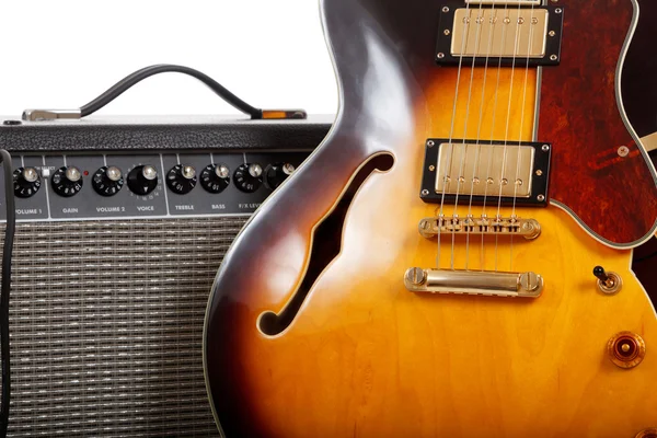 Electric guitar and amplifier on white background — Stock Photo, Image