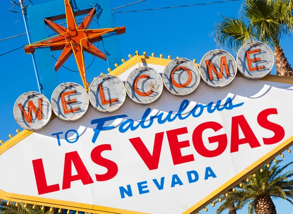 Welkom in las vegas nevada ondertekenen op een zonnige middag — Stockfoto