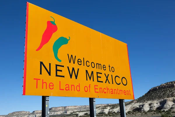 Gele "welcome to new mexico" ondertekenen — Stockfoto