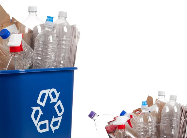 Recycle can with recyclables — Stock Photo, Image