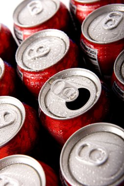 buz soğuk kola veya pop kutu