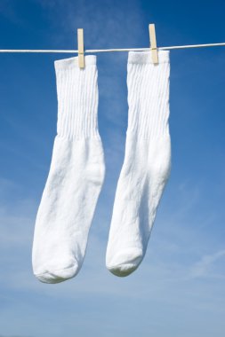 bir clothesline üzerinde beyaz çorap