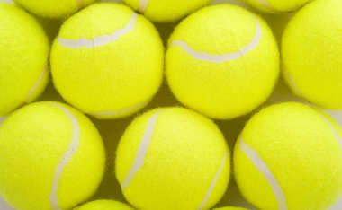 Tenis topları beyaz