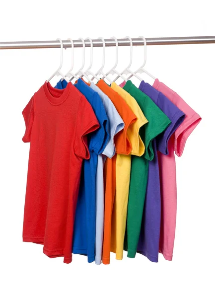 Camisetas coloridas en blanco — Foto de Stock