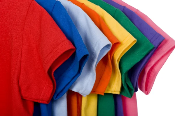 Camisetas coloridas en blanco —  Fotos de Stock