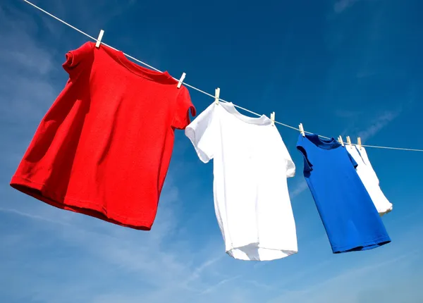 T-shirt rosse, bianche e blu — Foto Stock