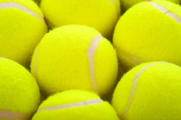 Pelotas de tenis en blanco —  Fotos de Stock