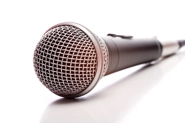 Microphone sur blanc — Photo