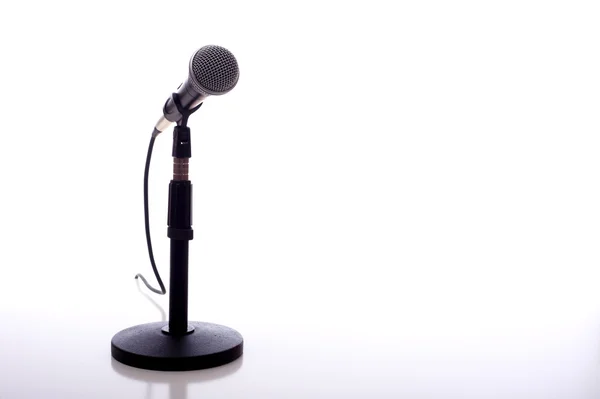 Microphone sur blanc — Photo