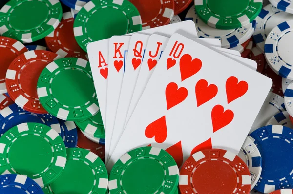 Pokerchips en -kaarten — Stockfoto