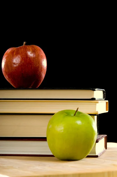 Manzanas y Libros — Foto de Stock