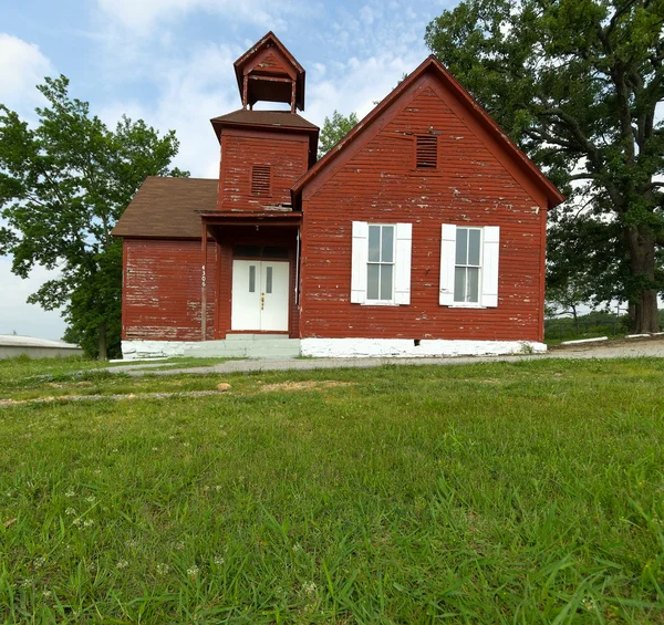 Ancienne maison d'école rouge — Photo