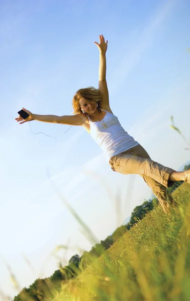 Pretty Teenage Girl listening to portable music player — Stock Photo, Image