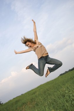 güzel kız alana sıçrayan